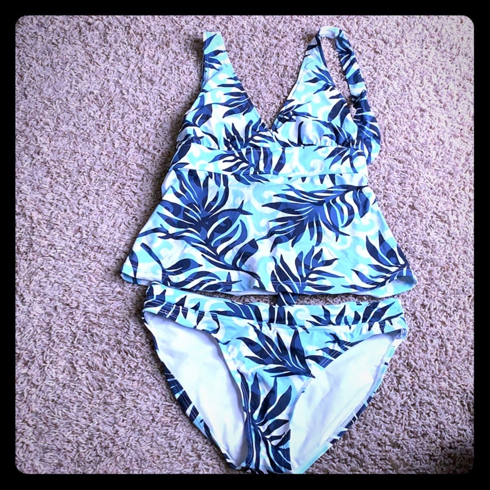 Title nine swim suit med bottoms large top.